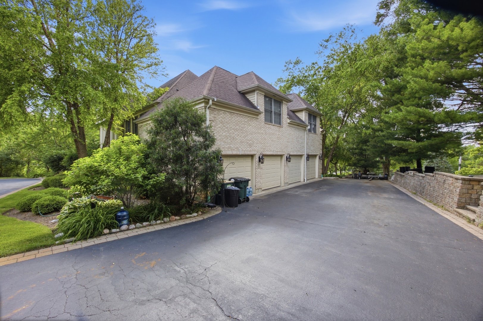 Listing image 64