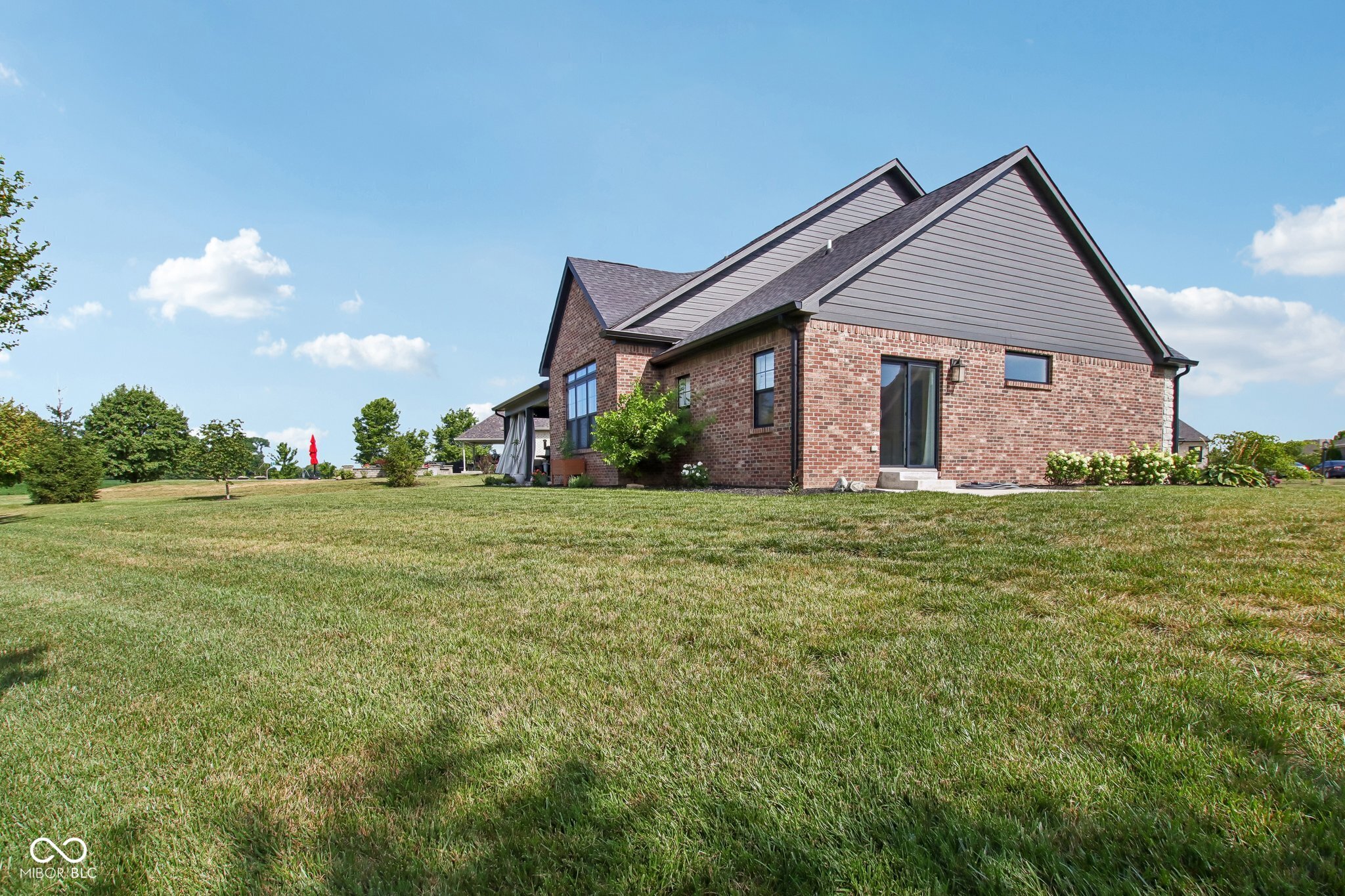 Listing image 64