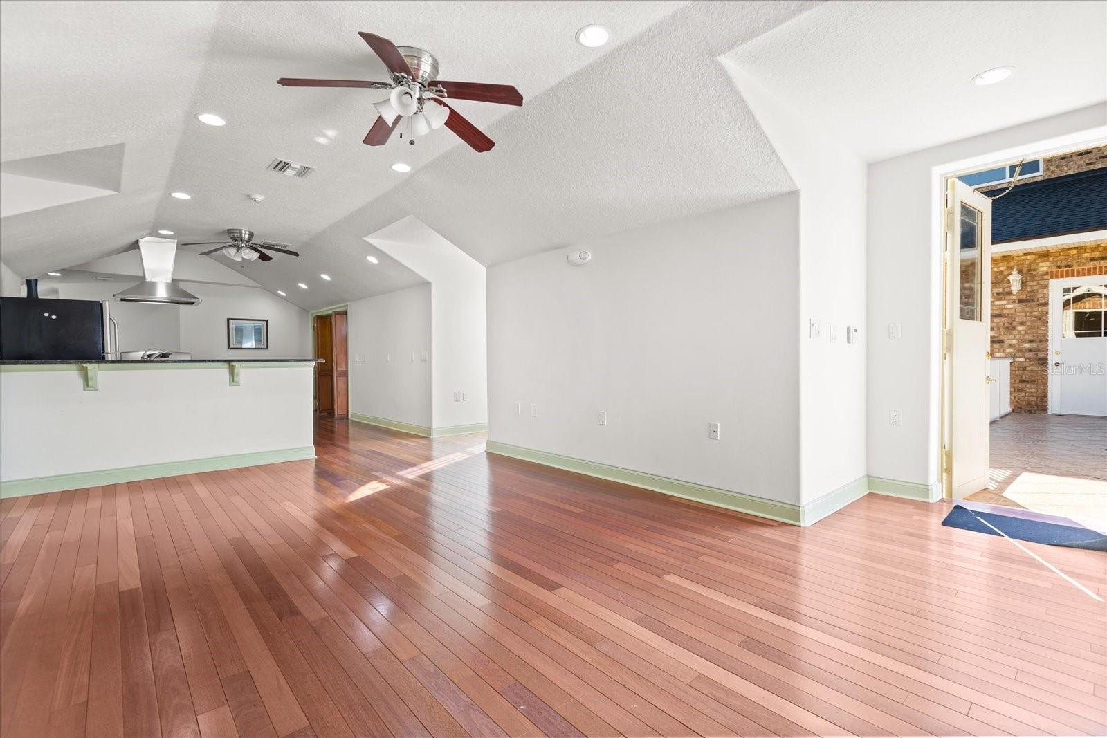 Listing image 82