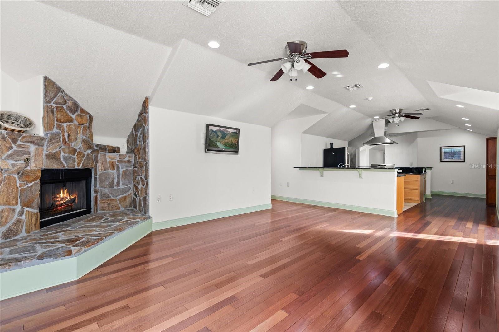 Listing image 83