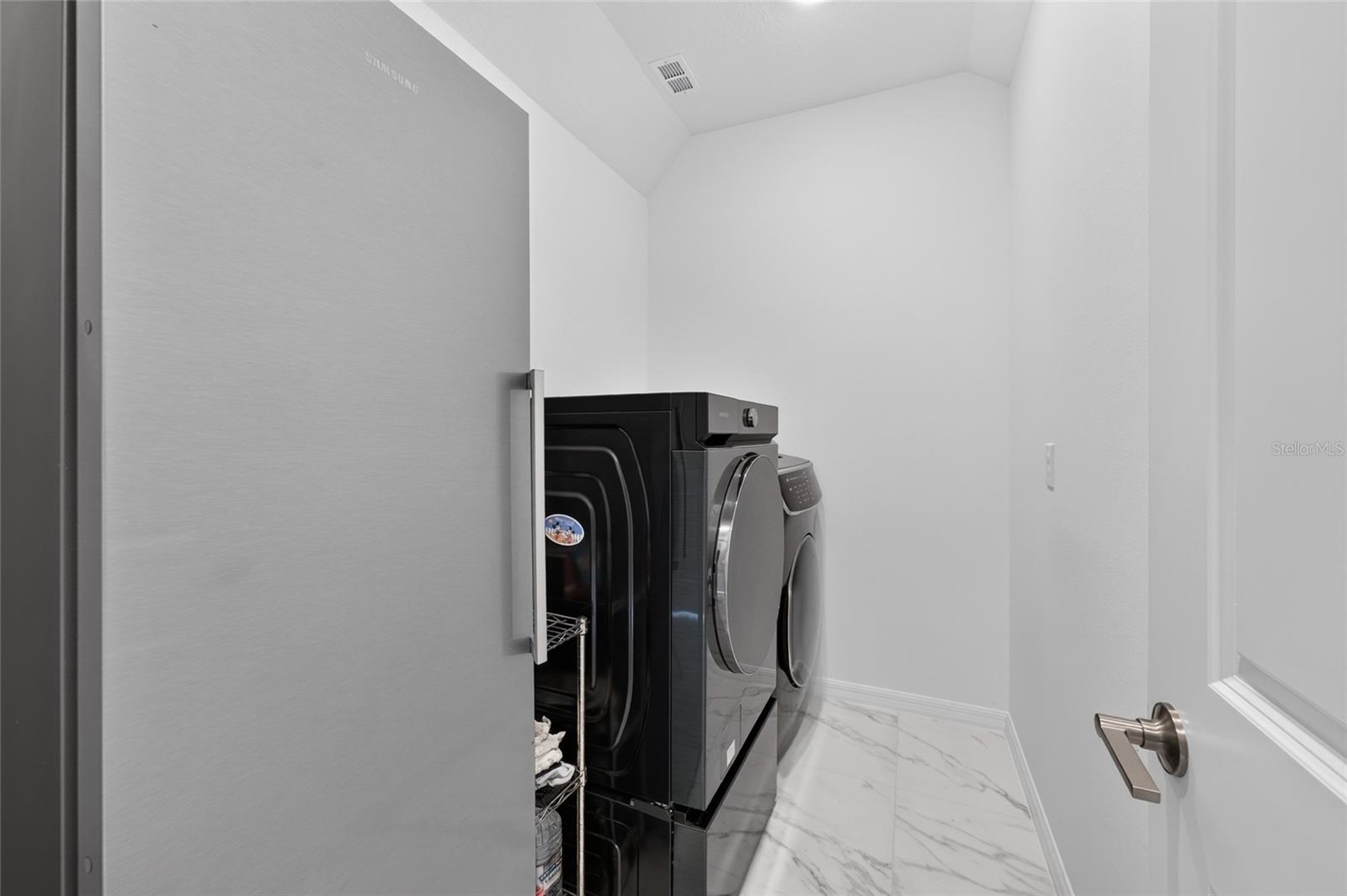 Listing image 76