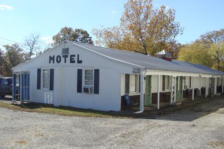 Route 66 Motel and homes - image 9