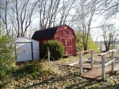 One bed room cabin at Lake Wappapello MO. Needs some TLC. - image 7