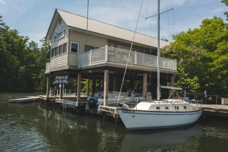 Aquatic Base on Claytor Lake for Sale in Radford Virginia - image 19