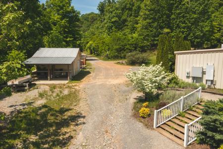 Aquatic Base on Claytor Lake for Sale in Radford Virginia - image 16