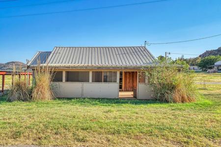 Home For Sale Near Lake Lugert, Oklahoma - image 1