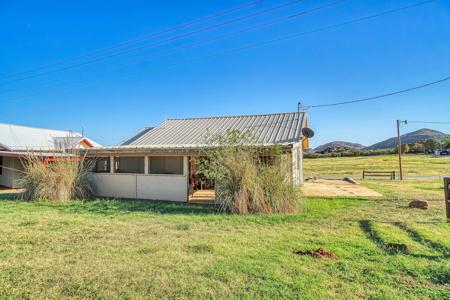 Home For Sale Near Lake Lugert, Oklahoma - image 3