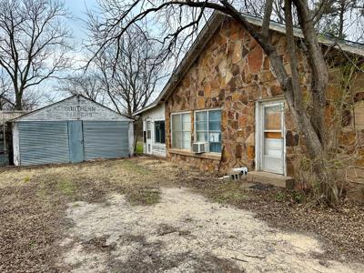 Stone Home on 5 lots in Rising Star Eastland County Texas - image 2