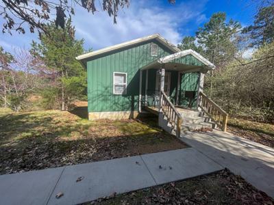 Cabin near Montauk State Park - image 1