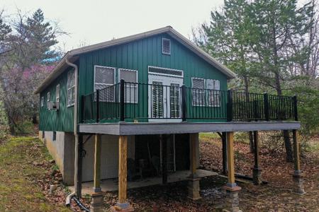 Cabin near Montauk State Park - image 26