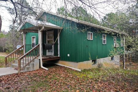 Cabin near Montauk State Park - image 25