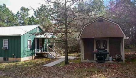 Cabin near Montauk State Park - image 22