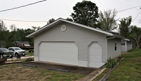 VRBO or Beautiful Historical Residential Home in Resort Area - image 6