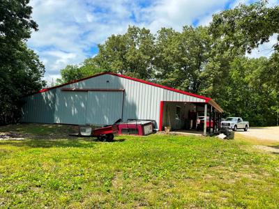 Metal Building on 10 ac on creek for sale Ash Flat, AR - image 22