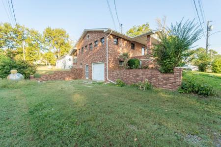 House in Town in Alton Missouri - image 4