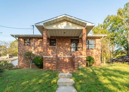 House in Town in Alton Missouri - image 3