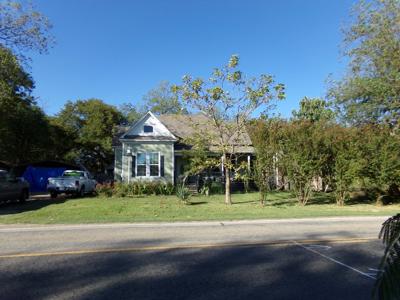 Early Victorian, American Farmhouse For Sale Blossom TX - image 1