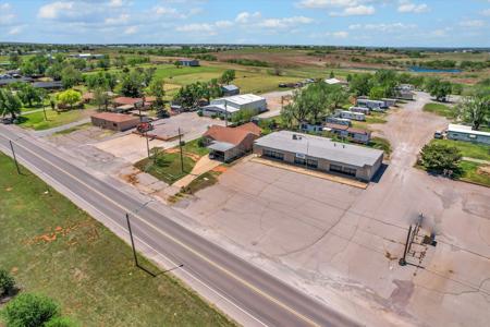 4,600 SqFt Multi-Tenant Office Building | Clinton, Oklahoma - image 27