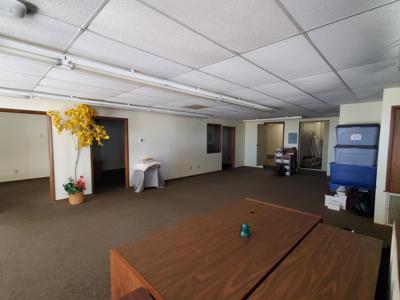 4,600 SqFt Multi-Tenant Office Building | Clinton, Oklahoma - image 1