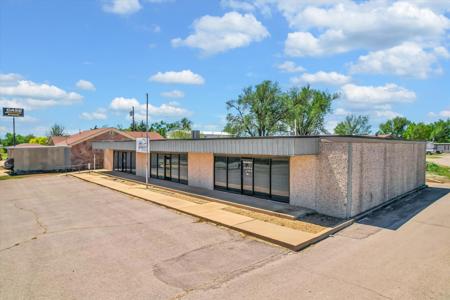 4,600 SqFt Multi-Tenant Office Building | Clinton, Oklahoma - image 24