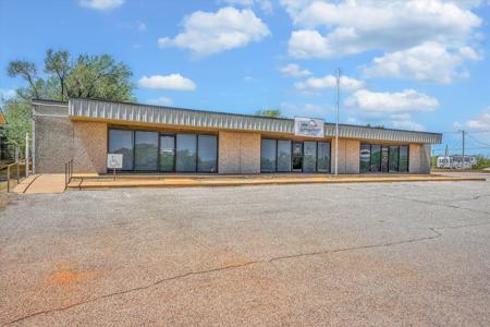 4,600 SqFt Multi-Tenant Office Building | Clinton, Oklahoma - image 22