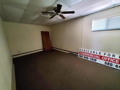 4,600 SqFt Multi-Tenant Office Building | Clinton, Oklahoma - image 5