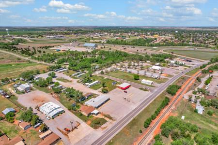 4,600 SqFt Multi-Tenant Office Building | Clinton, Oklahoma - image 31