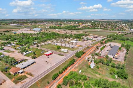 4,600 SqFt Multi-Tenant Office Building | Clinton, Oklahoma - image 32