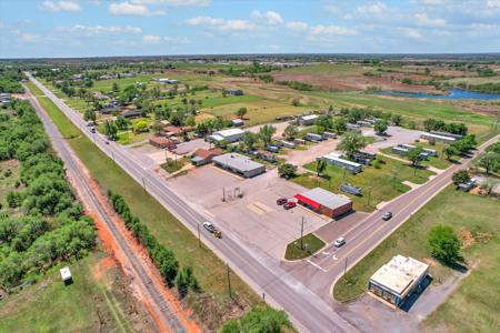 4,600 SqFt Multi-Tenant Office Building | Clinton, Oklahoma - image 29